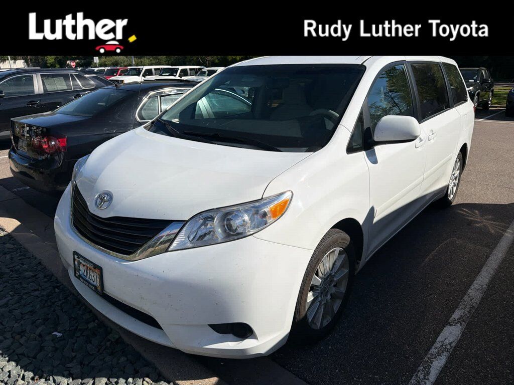2013 TOYOTA Sienna