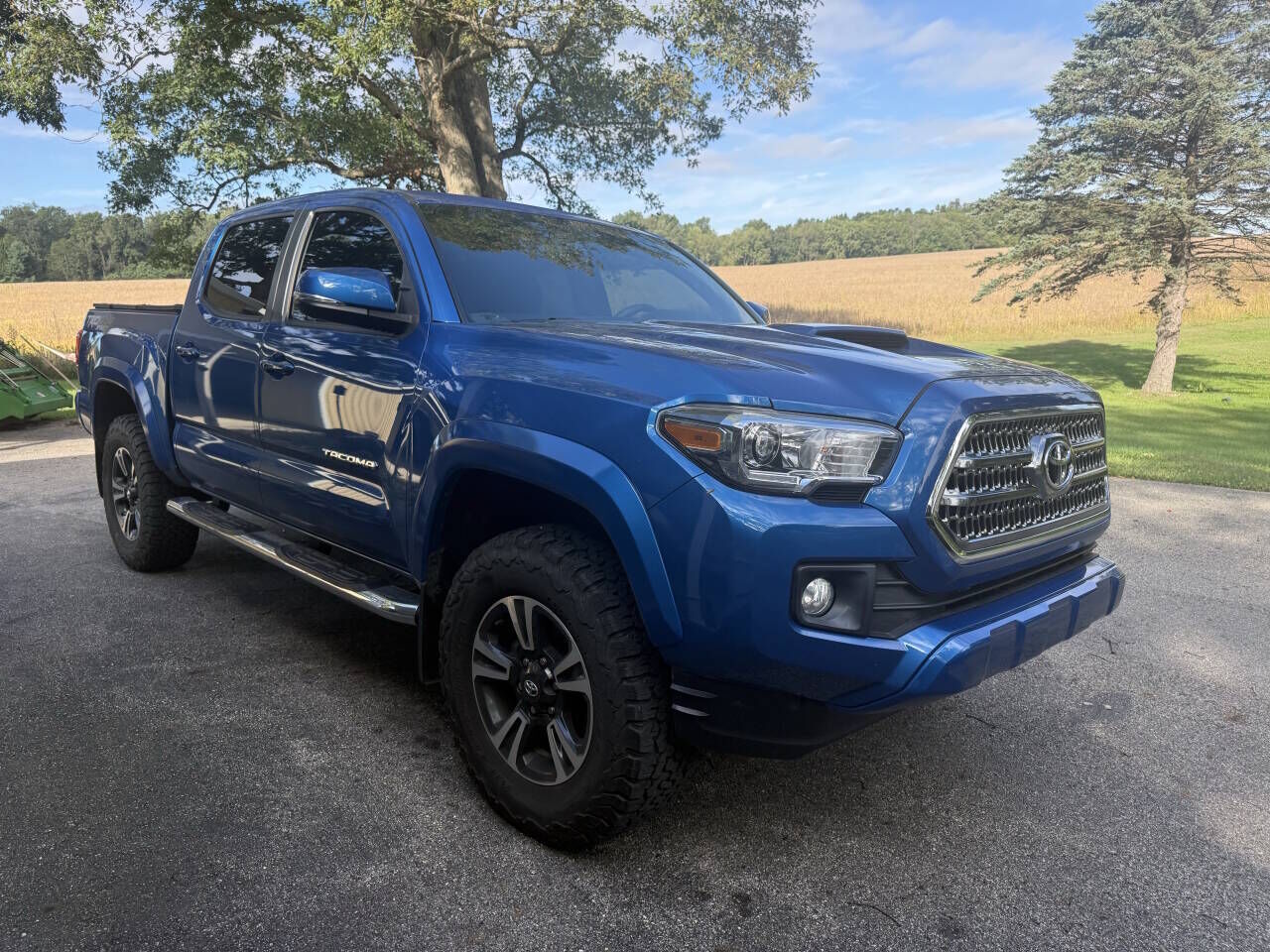 2017 TOYOTA Tacoma