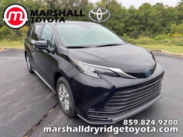 2025 TOYOTA Sienna
