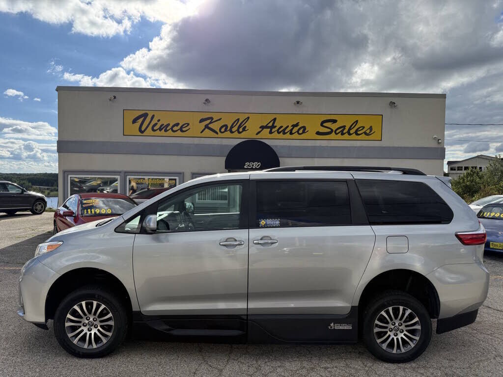 2019 TOYOTA Sienna