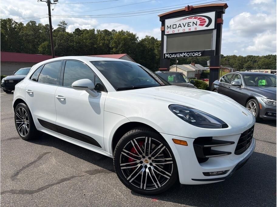 2017 PORSCHE Macan