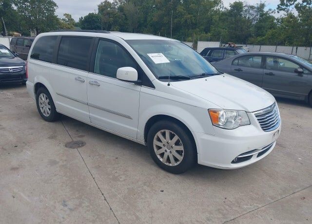 2015 CHRYSLER Town and Country
