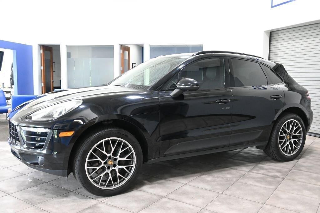 2018 PORSCHE Macan