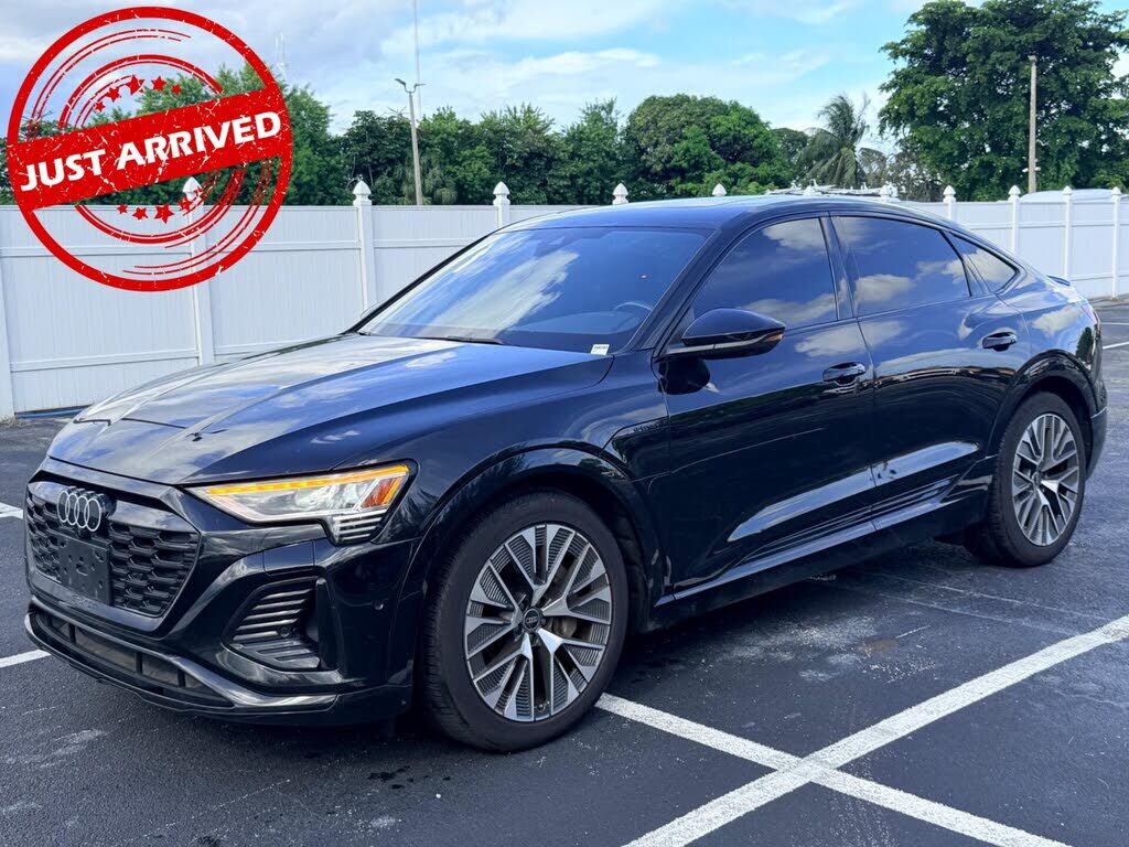 2024 AUDI Q8