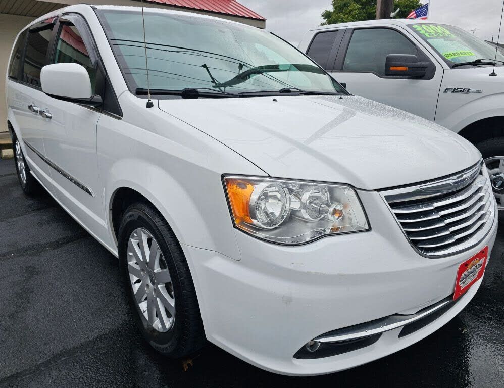 2016 CHRYSLER Town and Country