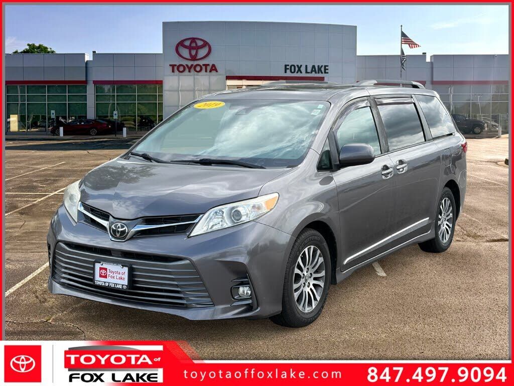 2019 TOYOTA Sienna