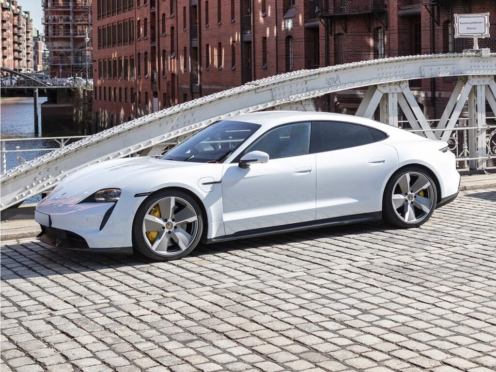 2022 PORSCHE Taycan