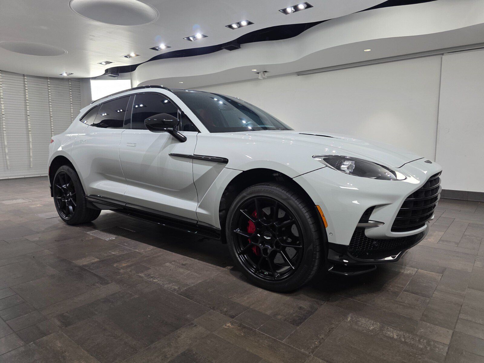 2024 ASTON MARTIN DBX