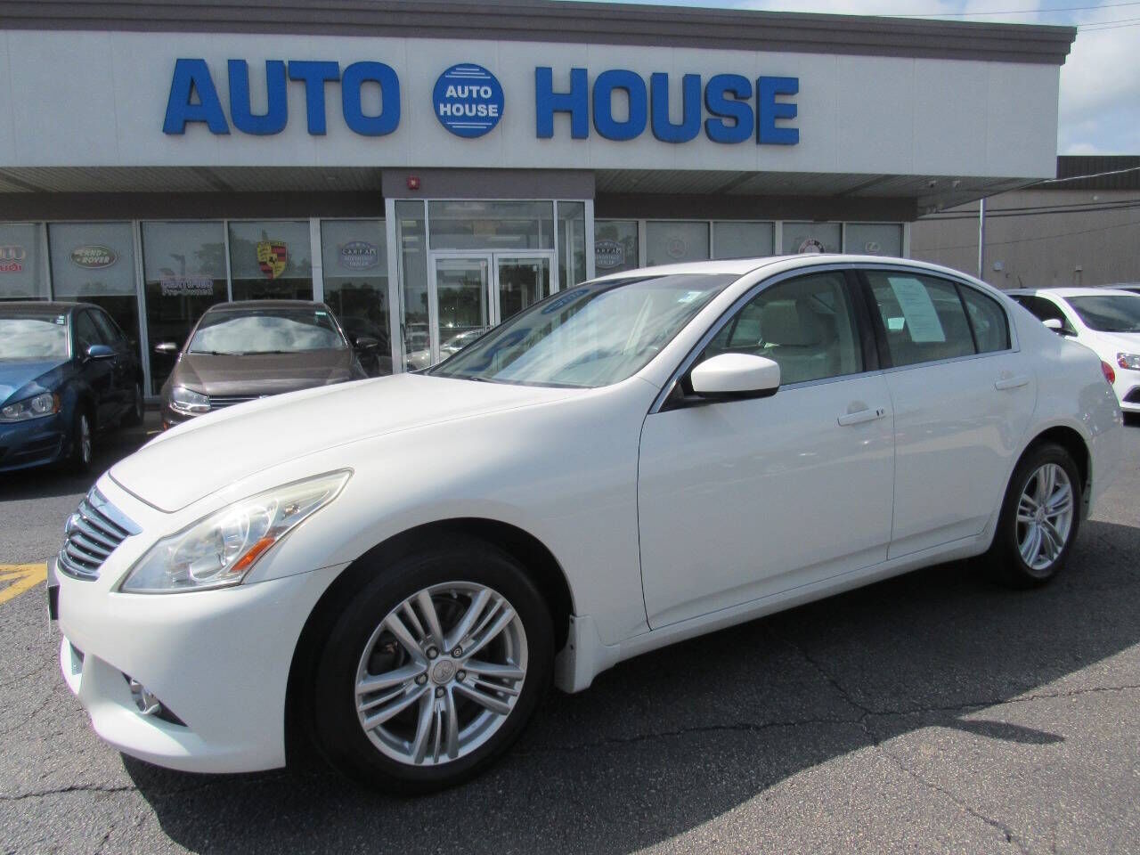 2011 INFINITI G37