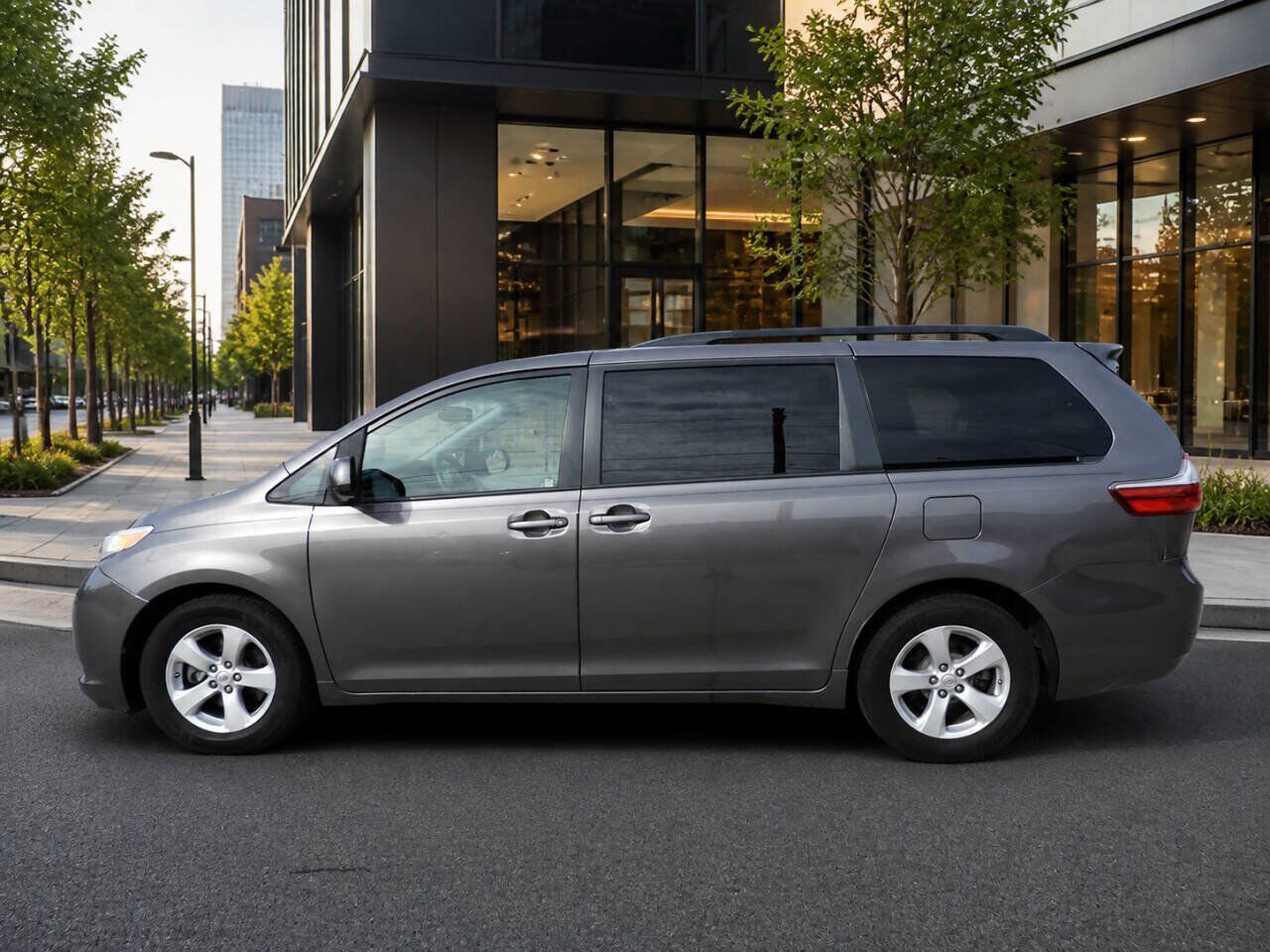 2017 TOYOTA Sienna