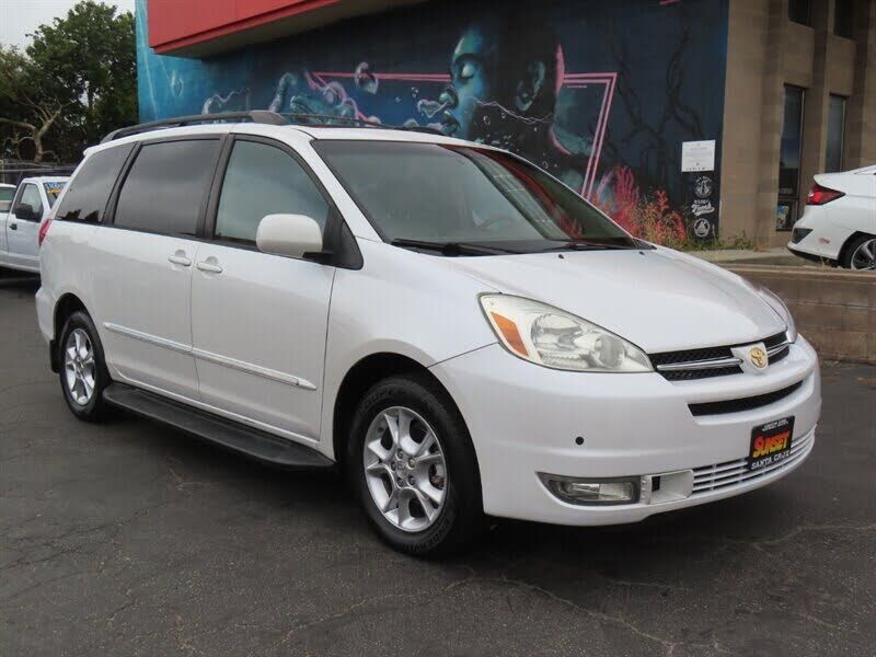 2004 TOYOTA Sienna