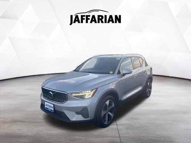 2024 VOLVO XC40