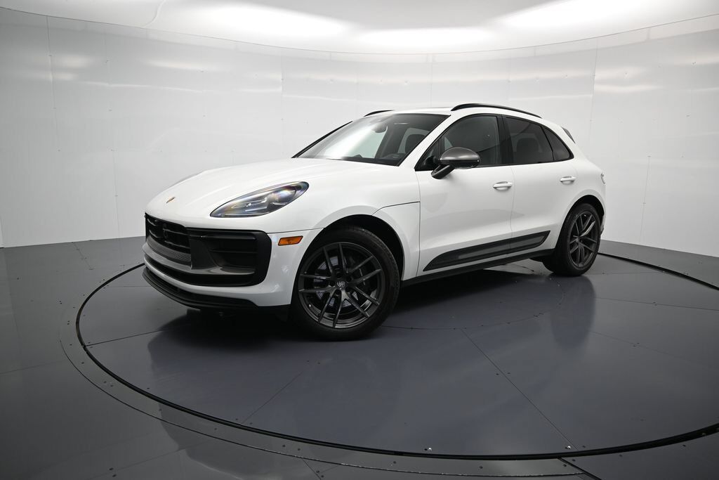 2024 PORSCHE Macan