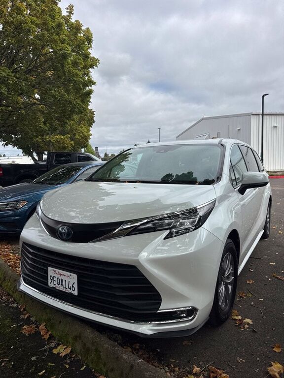 2023 TOYOTA Sienna