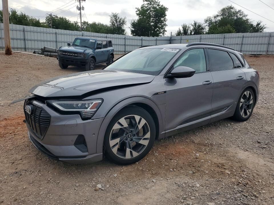 2022 AUDI e-tron