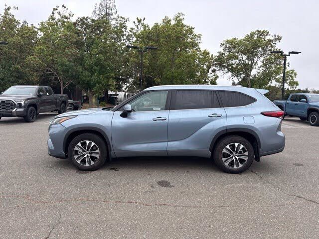 2022 TOYOTA Highlander