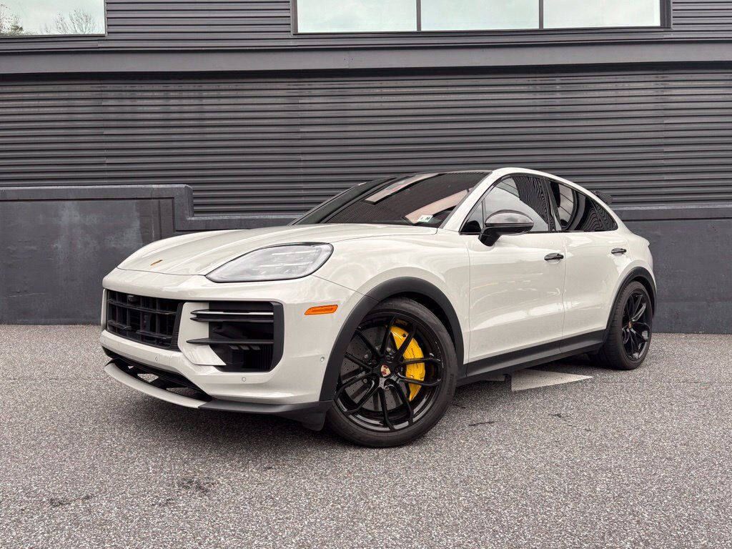 2025 PORSCHE Cayenne