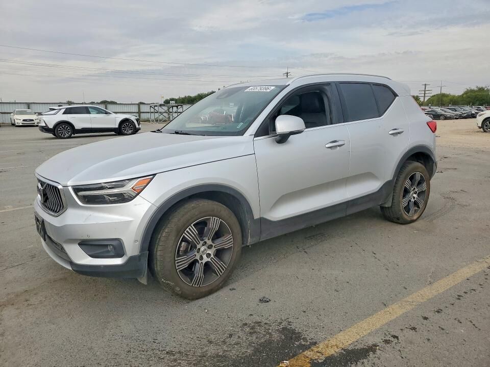 2019 VOLVO XC40