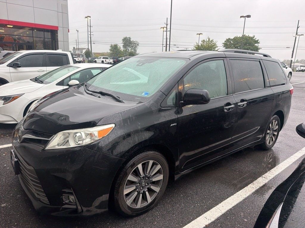 2019 TOYOTA Sienna
