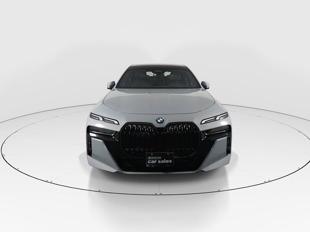 2026 BMW 740i