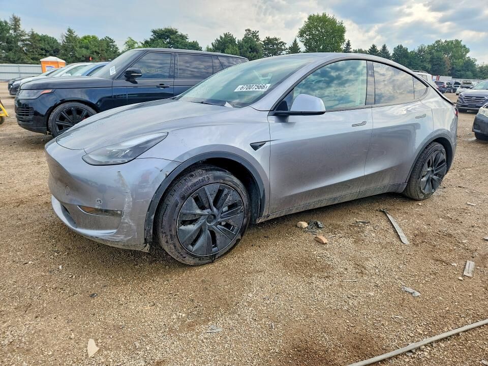 2025 TESLA Model Y