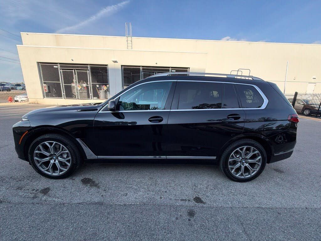 2023 BMW X7