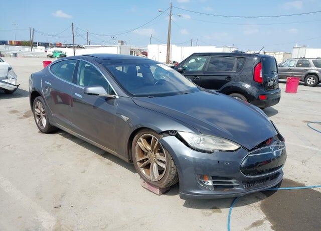 2014 TESLA Model S