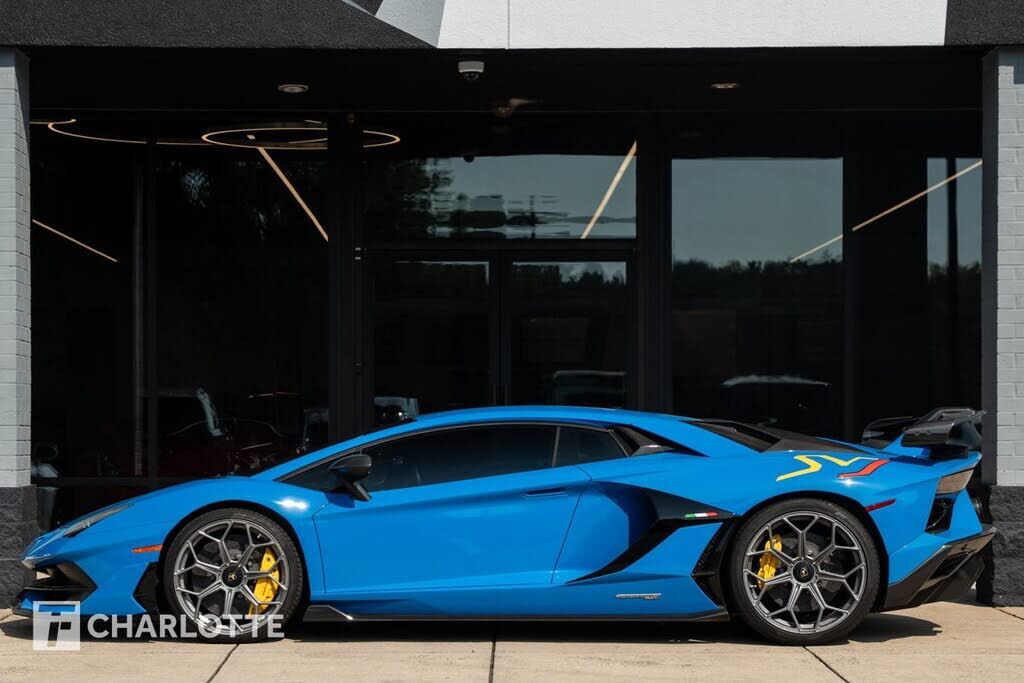 2020 LAMBORGHINI Aventador