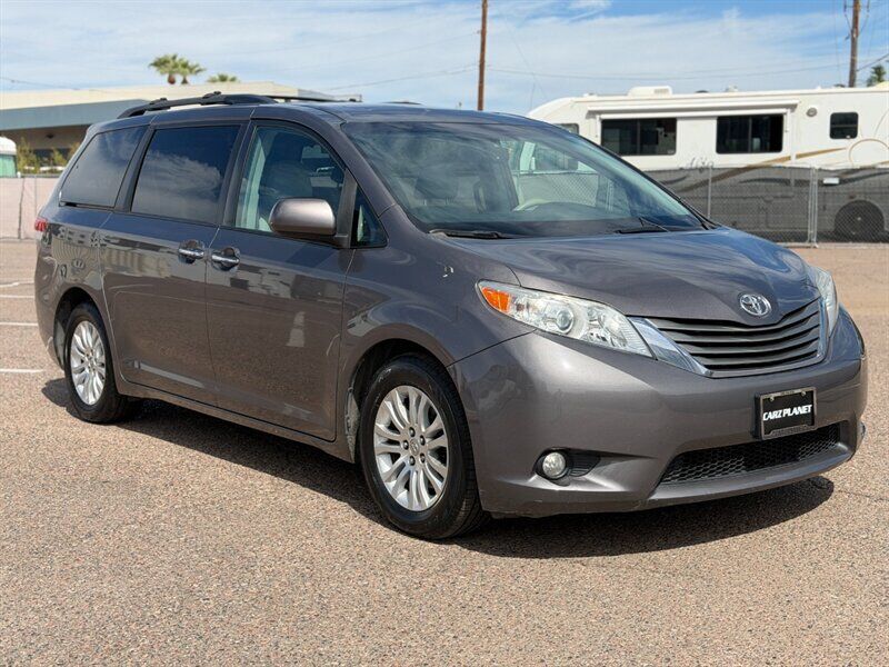 2014 TOYOTA Sienna