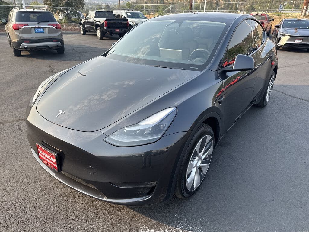2024 TESLA Model Y