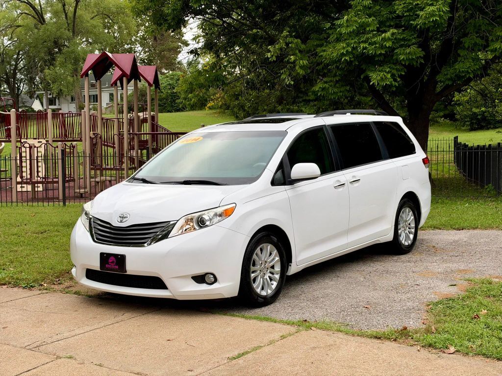 2014 TOYOTA Sienna