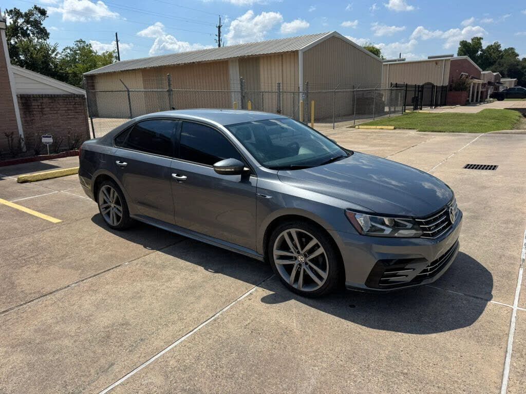2018 VOLKSWAGEN Passat
