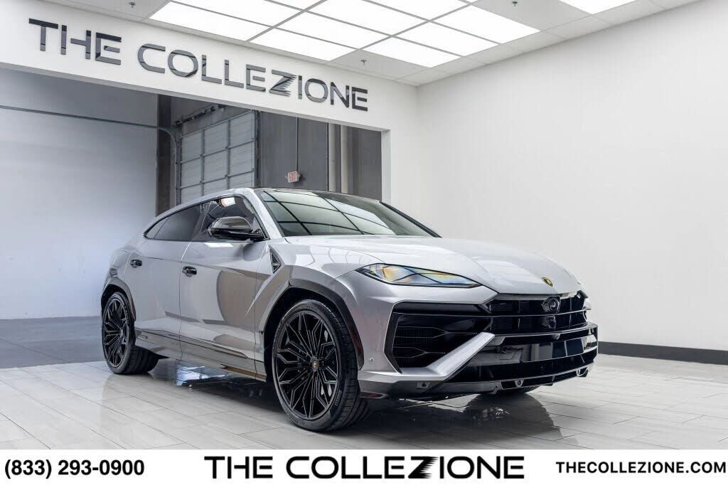 2026 LAMBORGHINI URUS