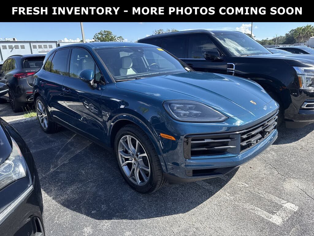 2024 PORSCHE Cayenne