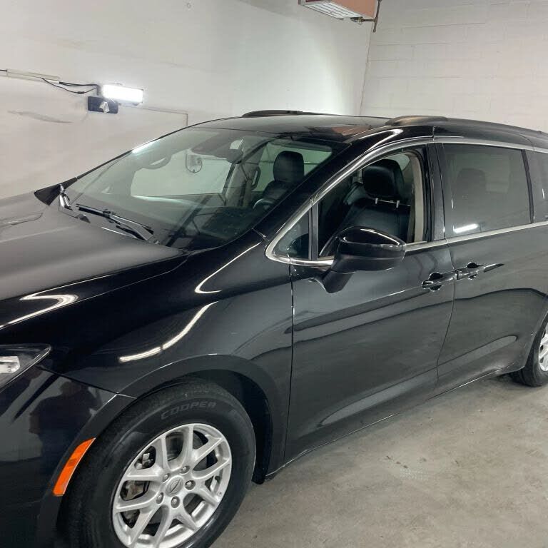 2021 CHRYSLER Voyager