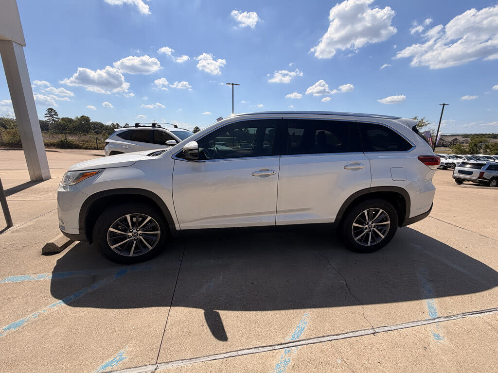 2019 TOYOTA Highlander