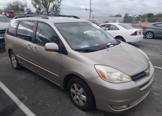 2004 TOYOTA Sienna