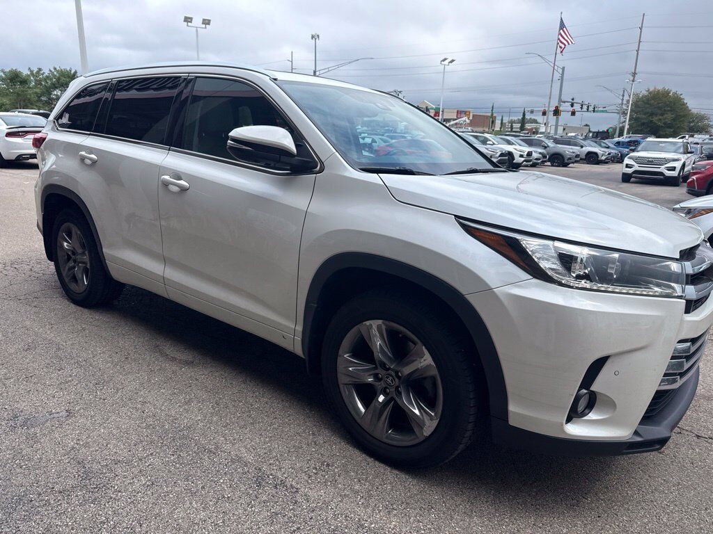 2017 TOYOTA Highlander