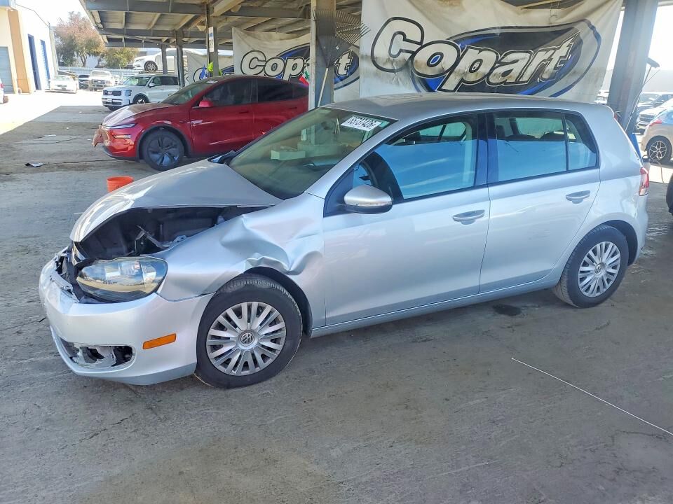 2011 VOLKSWAGEN Golf