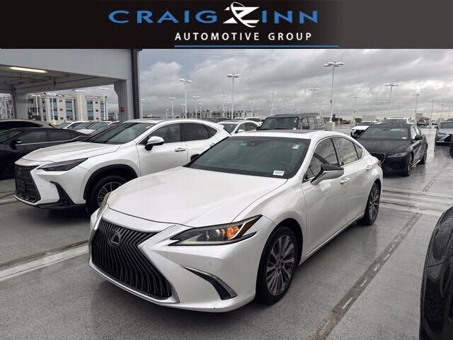 2019 LEXUS ES