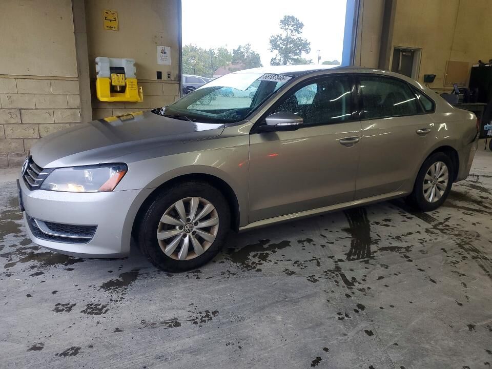 2012 VOLKSWAGEN Passat