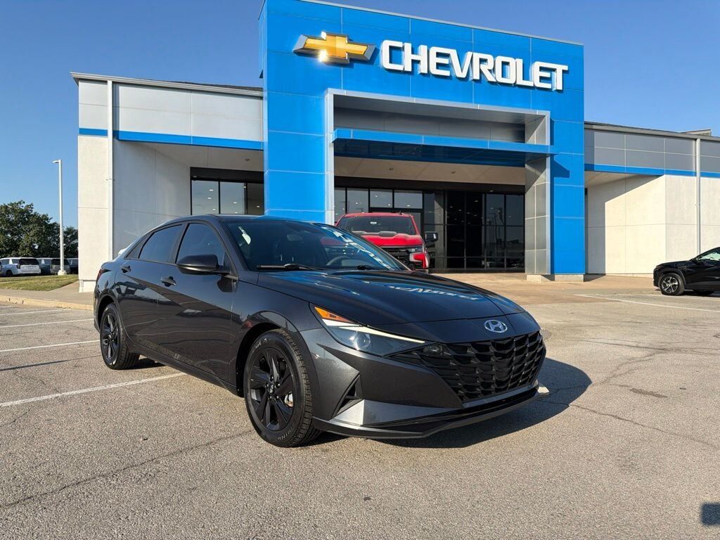 2022 HYUNDAI Elantra