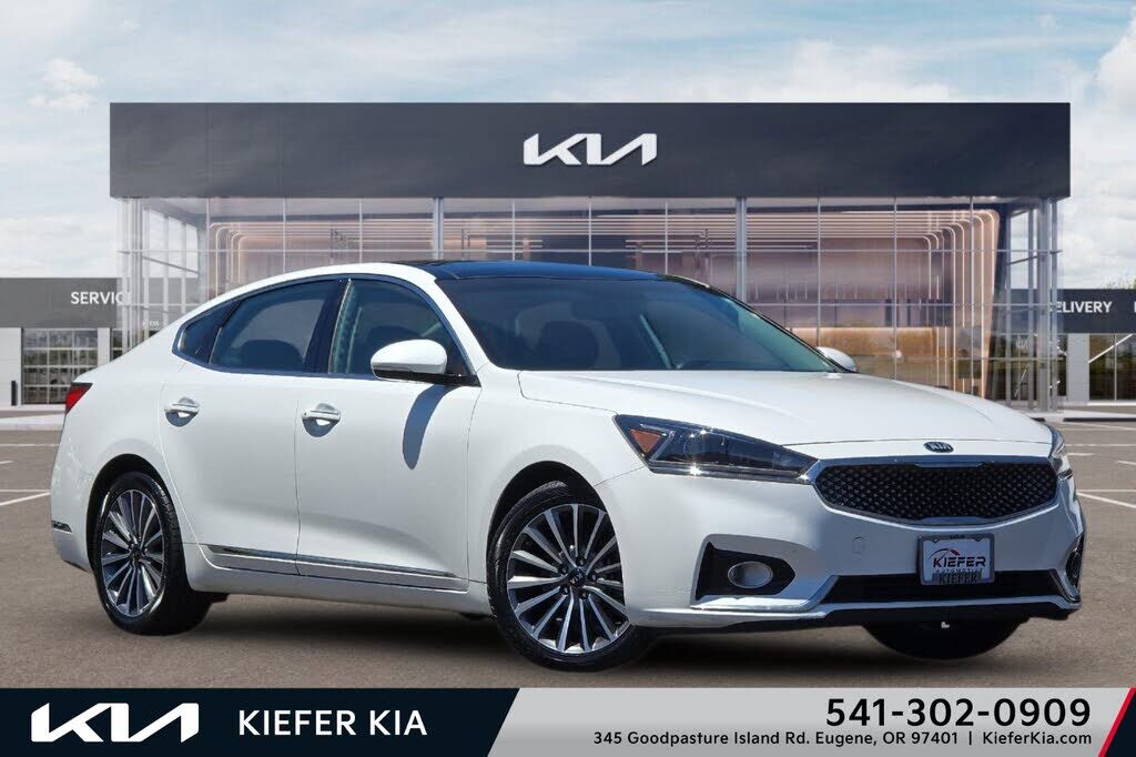 2017 KIA Cadenza