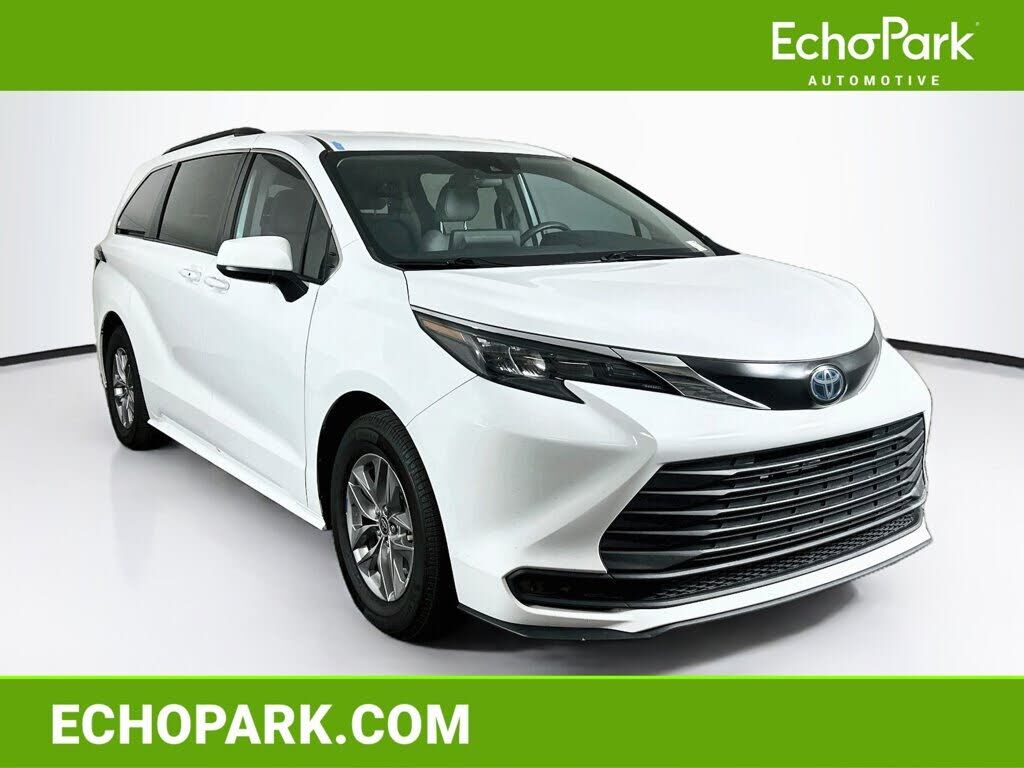 2024 TOYOTA Sienna