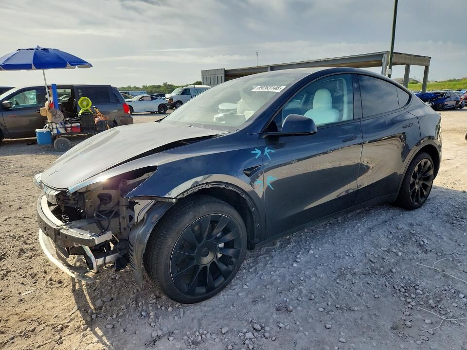2024 TESLA Model Y