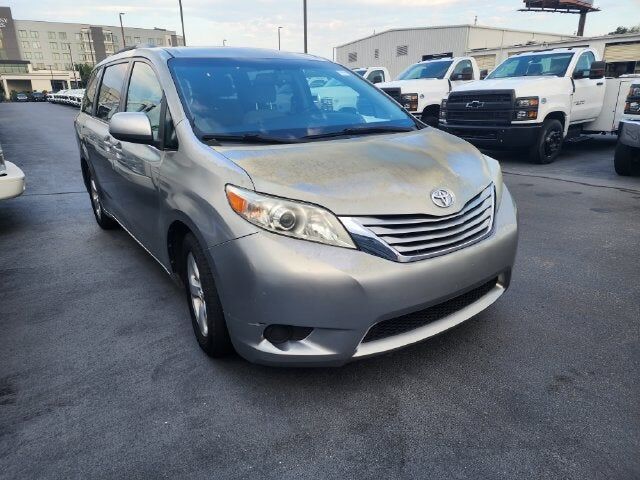 2017 TOYOTA Sienna