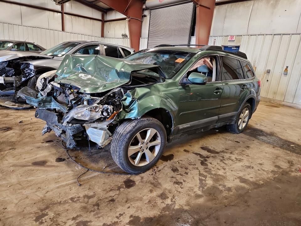 2013 SUBARU Outback