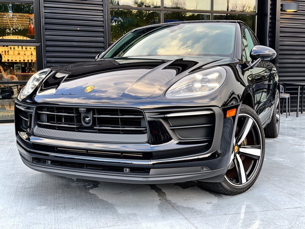 2024 PORSCHE Macan