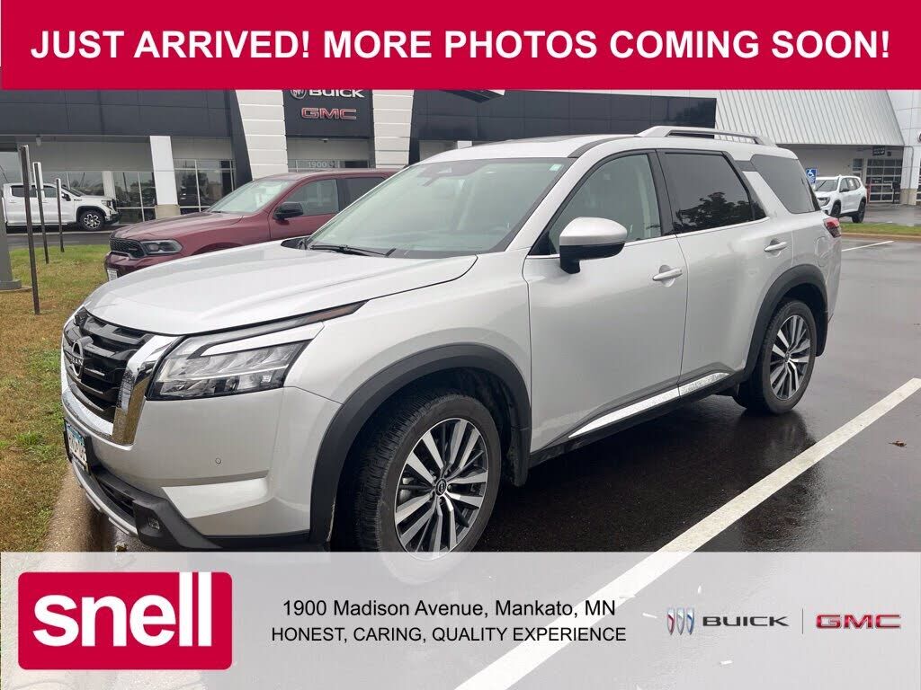 2022 NISSAN Pathfinder