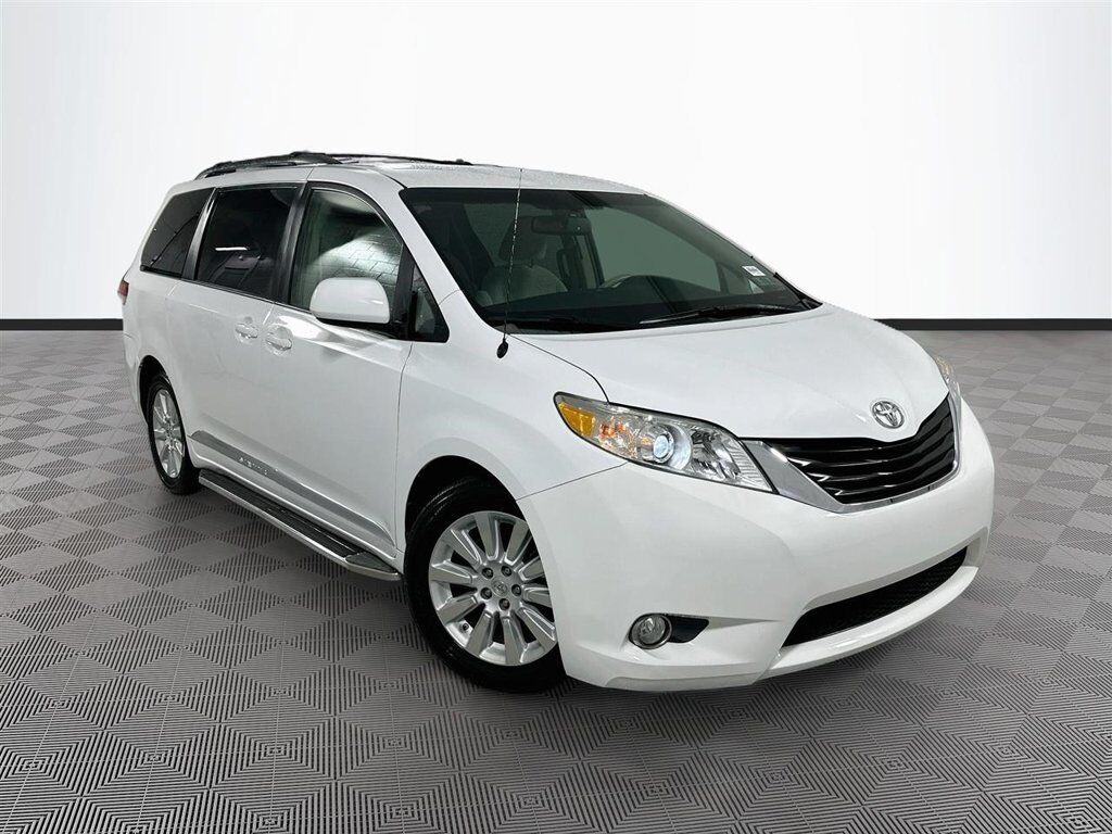 2013 TOYOTA Sienna